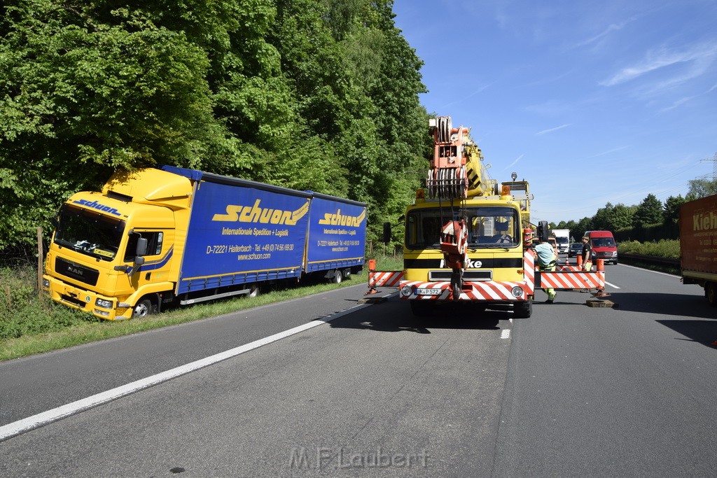 LKW in Boeschung A 3 Rich Frankfurt Hoehe Roesrath Lohmar P037.JPG - Miklos Laubert